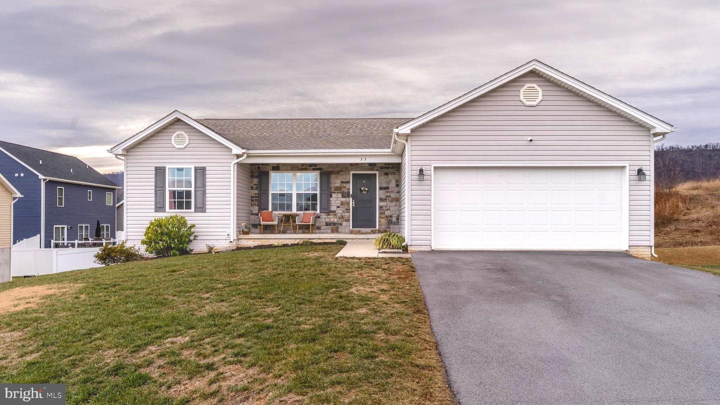 33 Twickenham Drive photo 1