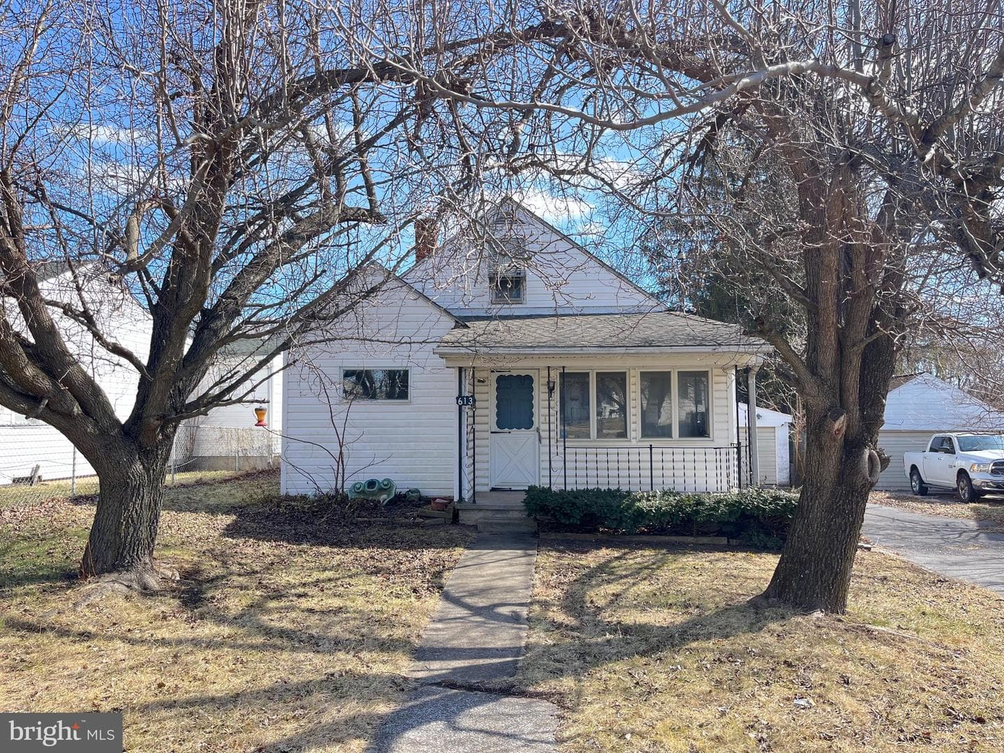 613 Albert Street photo 1
