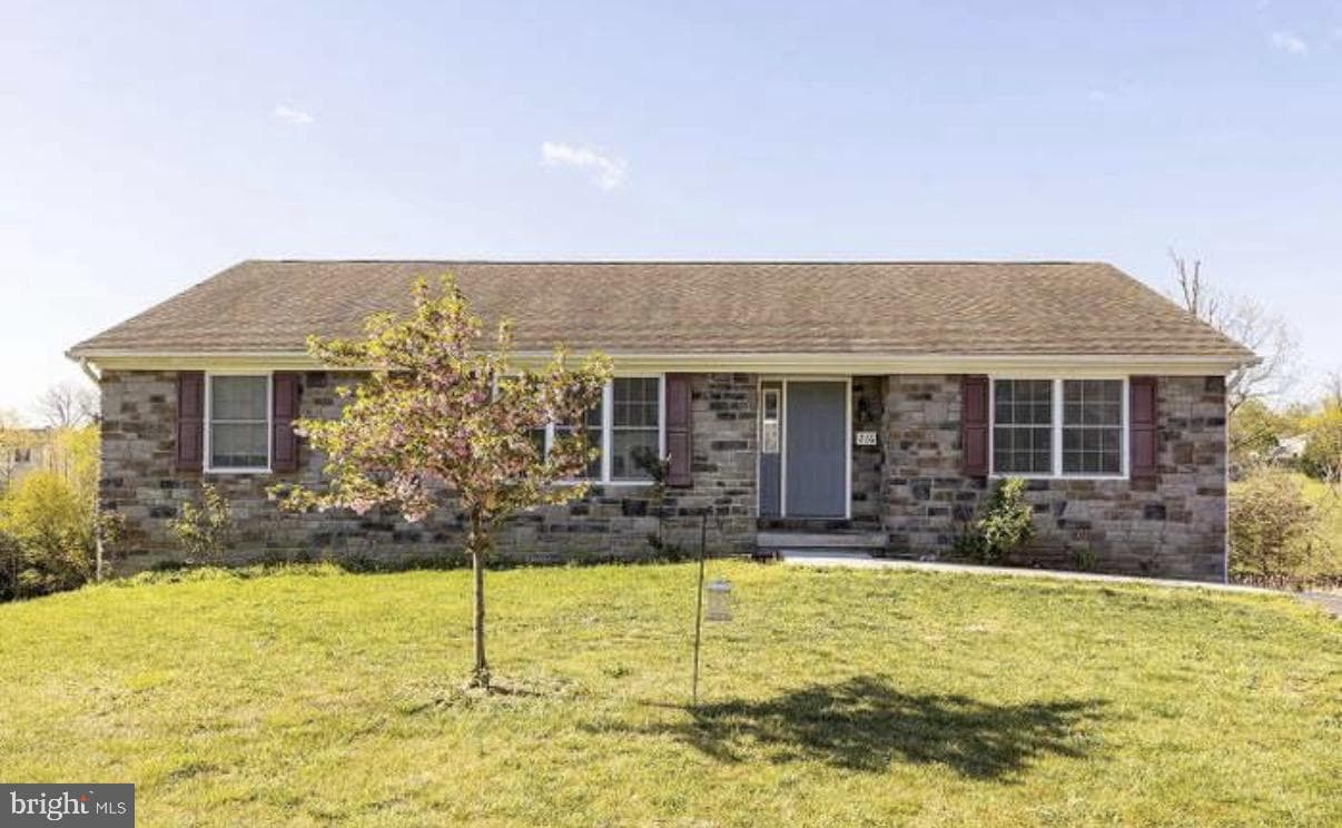 216 Paragon Drive photo 1