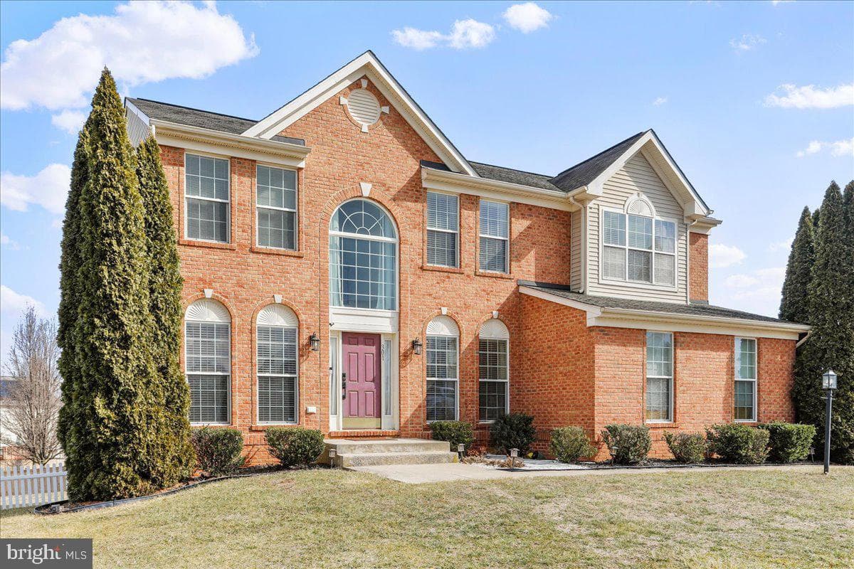 301 Fontana Circle