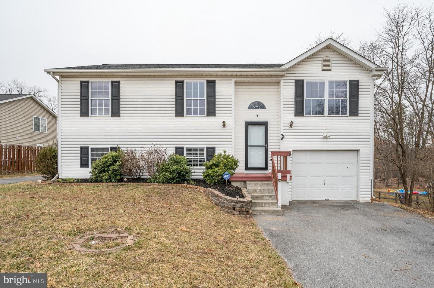 18 Veterans Way photo 1