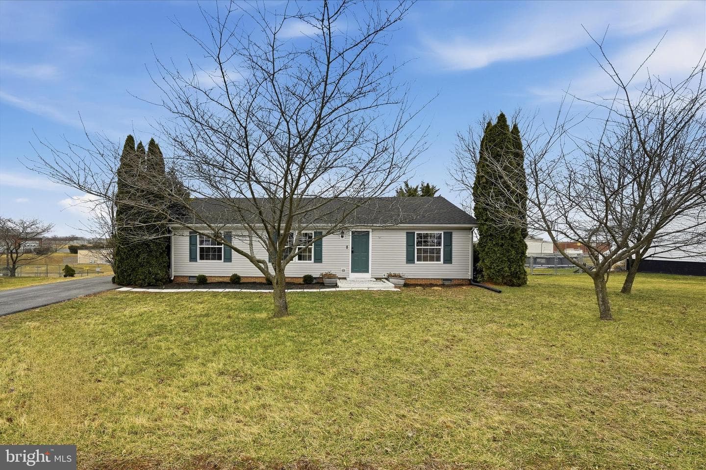 1068 Teal Road N photo 1