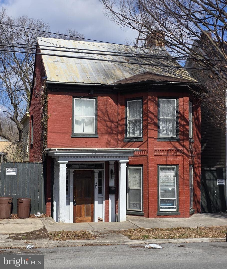 218 W Race Street photo 1