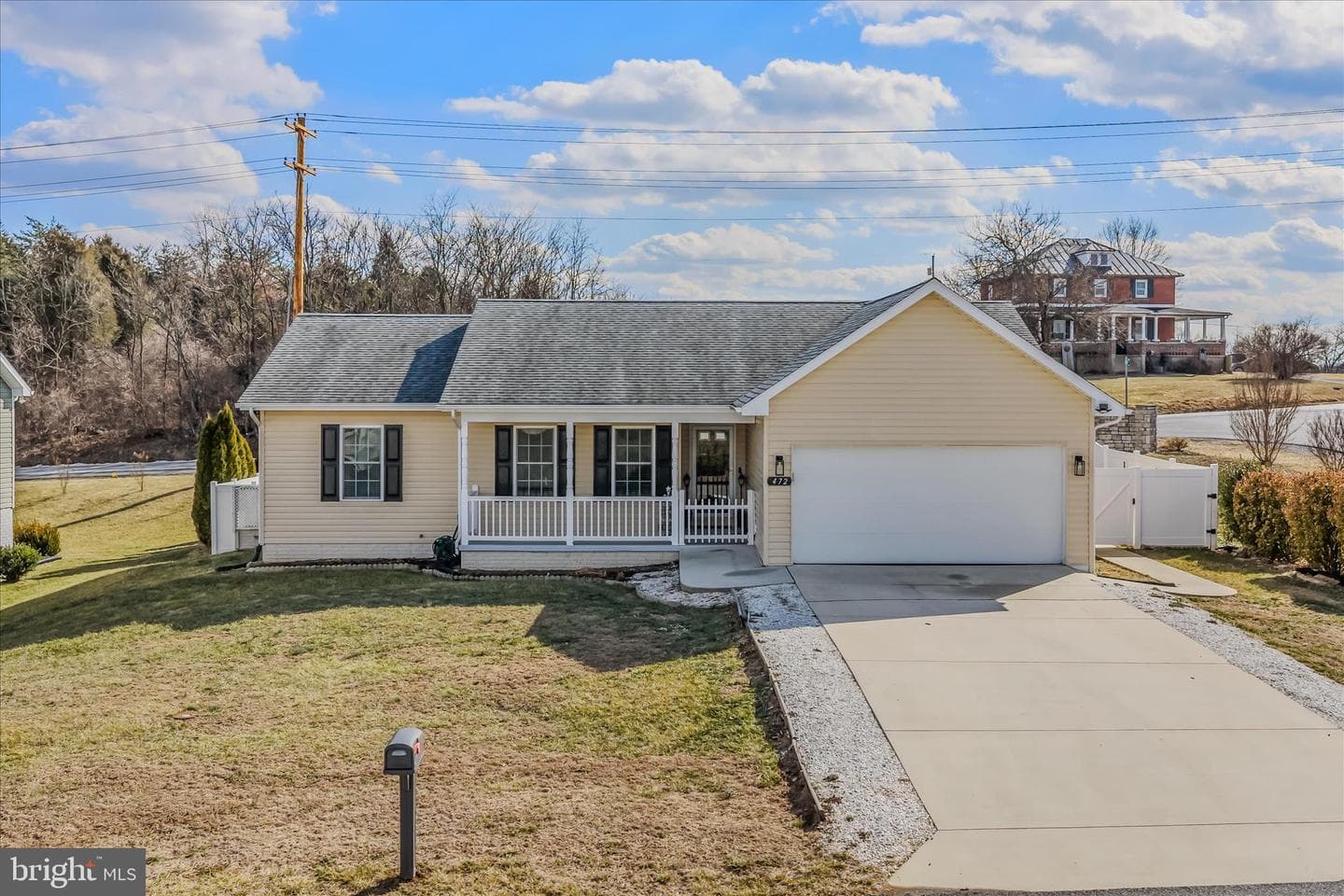 472 Ives Street photo 1