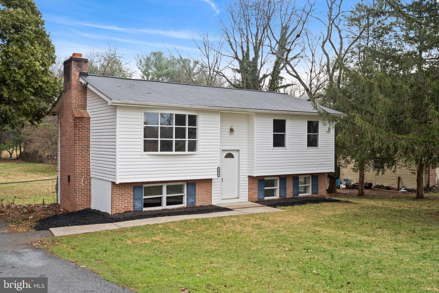 404 Weeping Willow Road photo 1