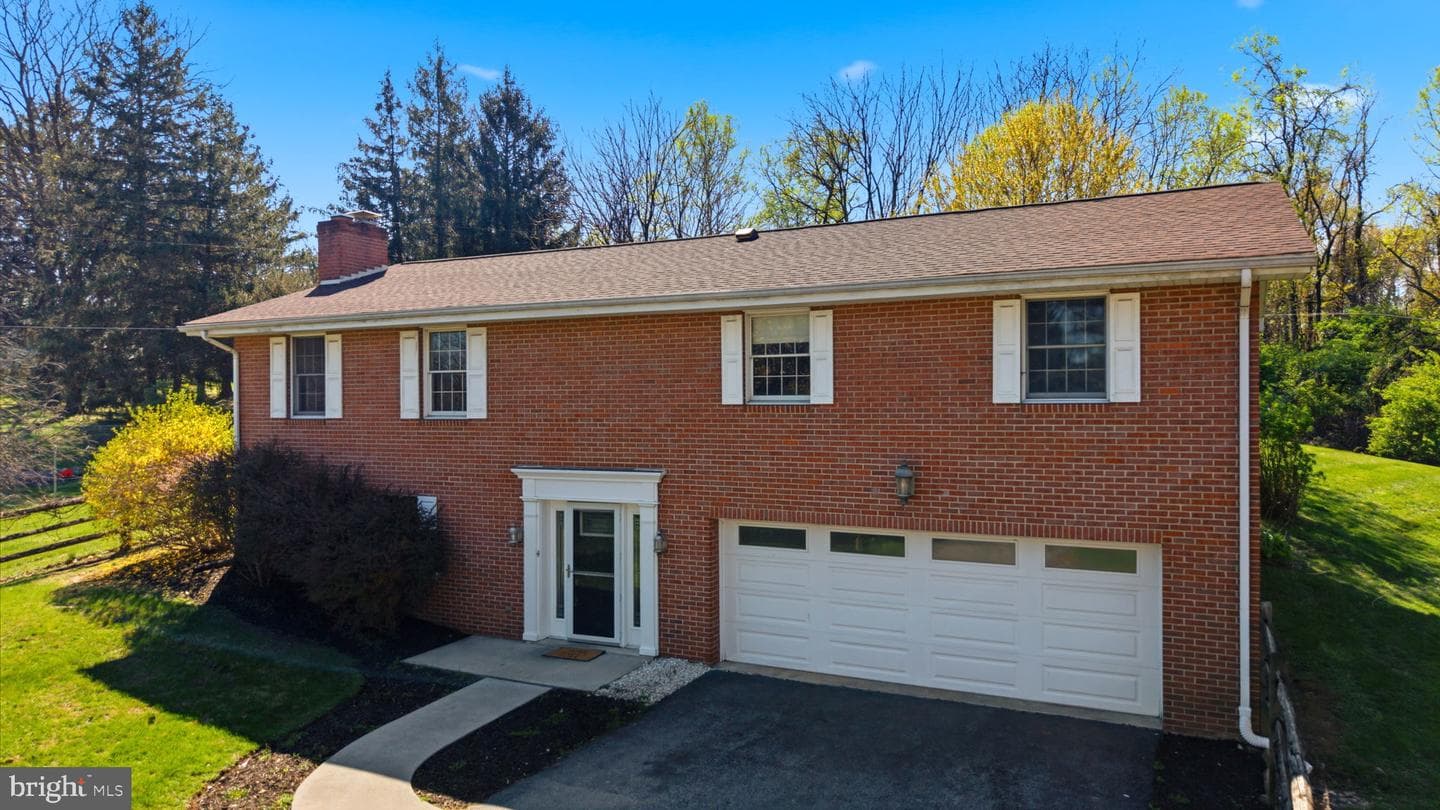 108 Meadowbrook Circle