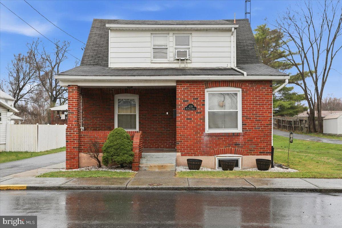 639 W Race Street photo 1