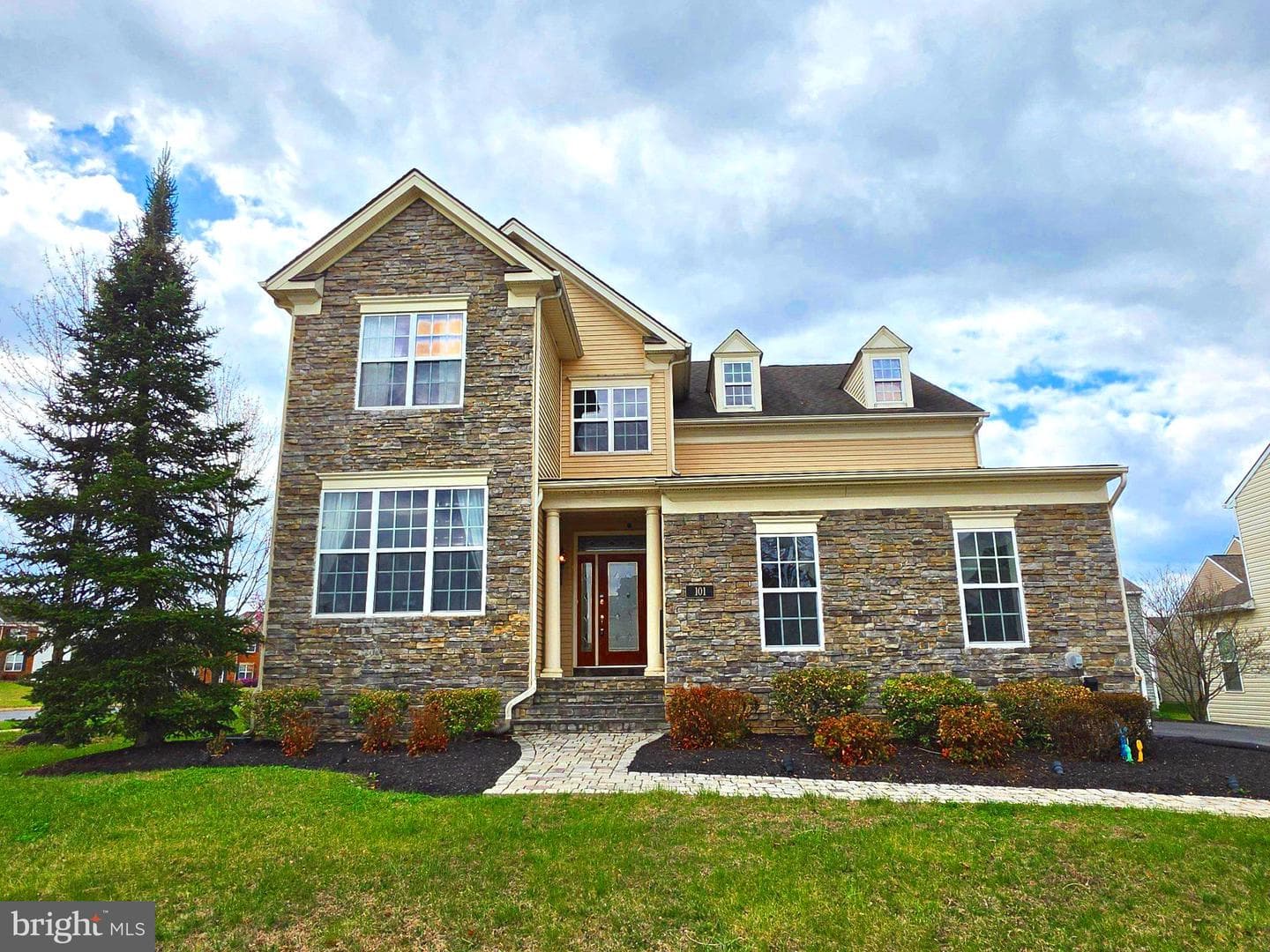 101 Darden Court W