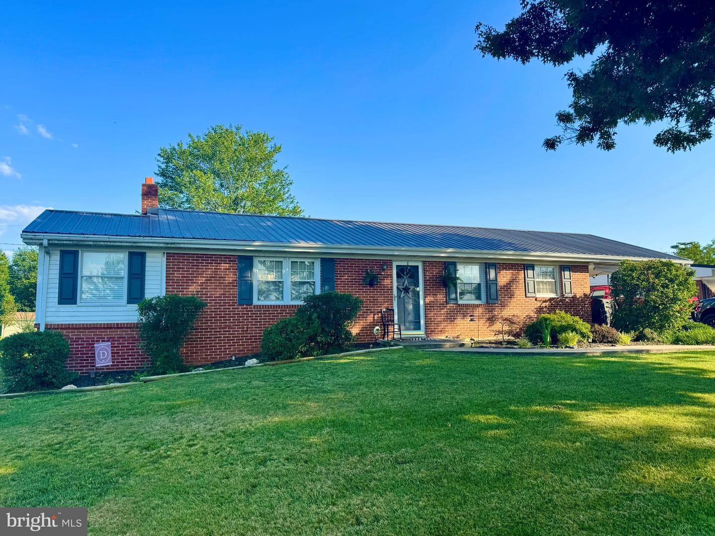 81 Sunset Drive photo 1