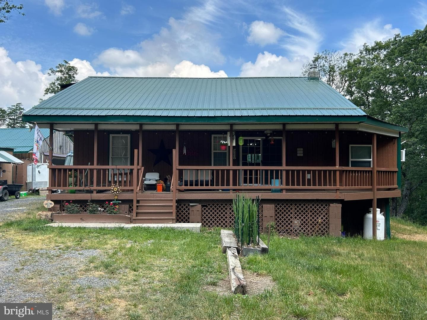 555 Yellow Pine Drive photo 1