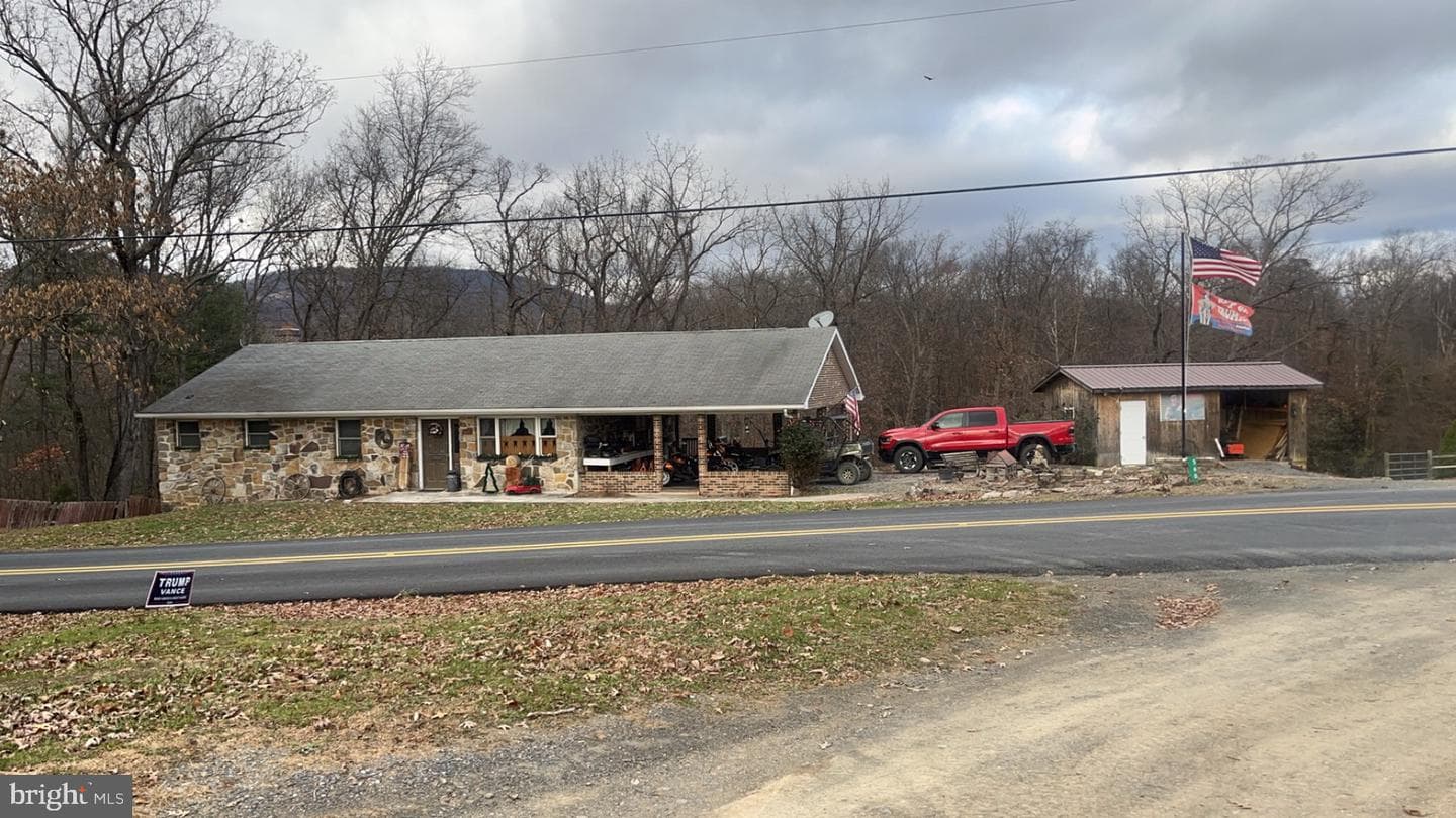560 Frosty Hollow Rd photo 1