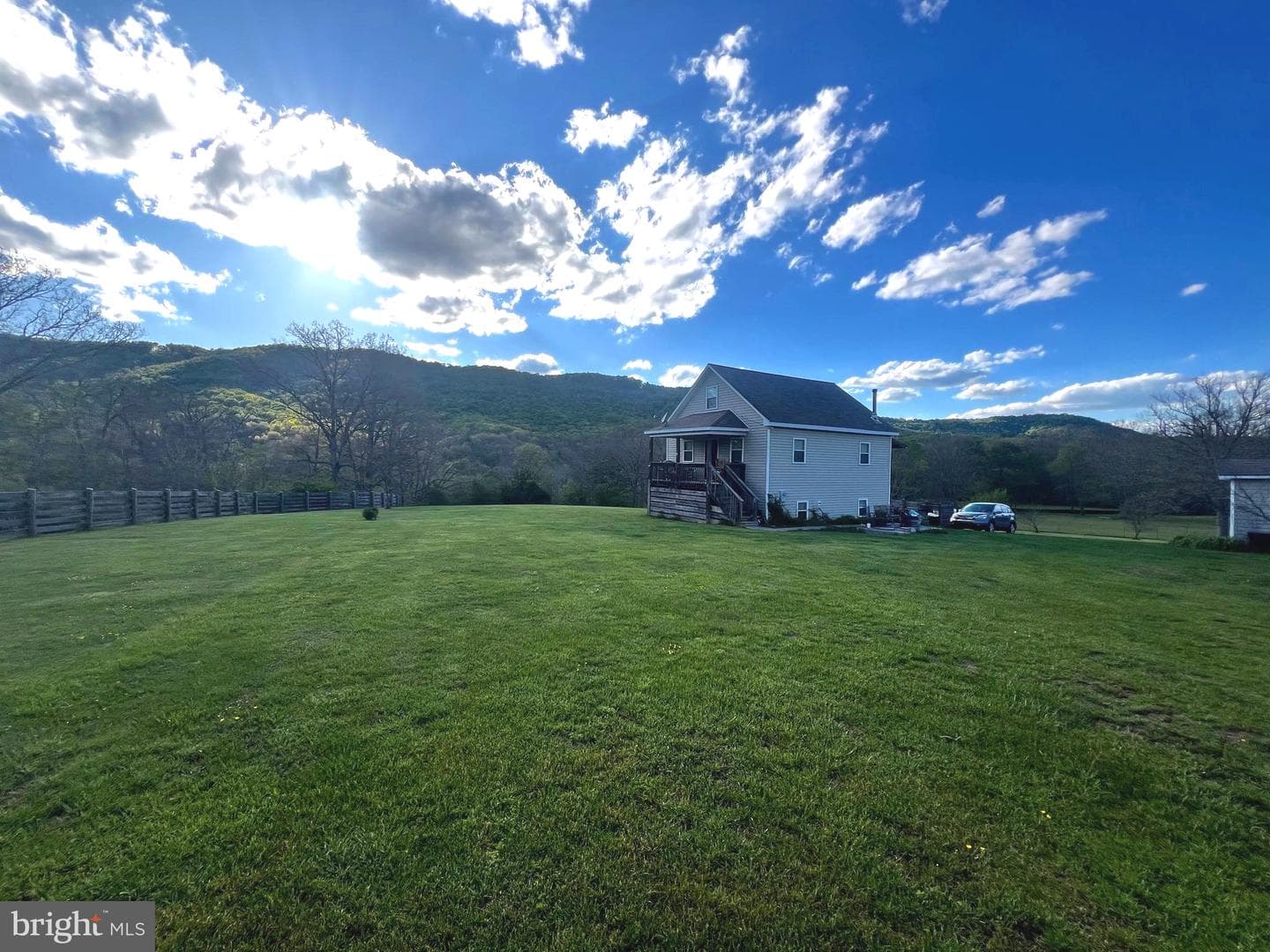 83 Hardwood Drive photo 1