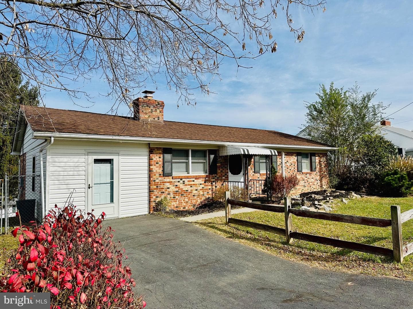 125 Armstrong Street photo 1