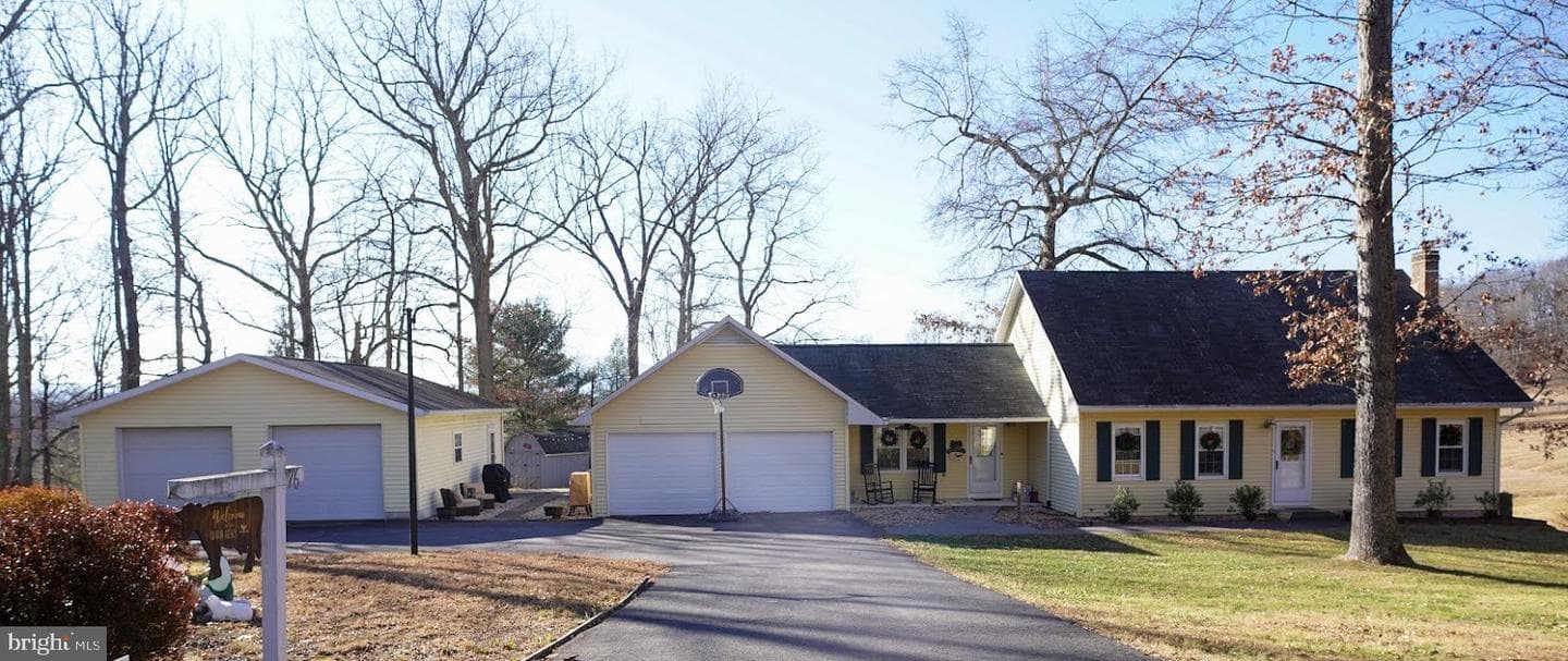 76 Crimson Oak Lane photo 1