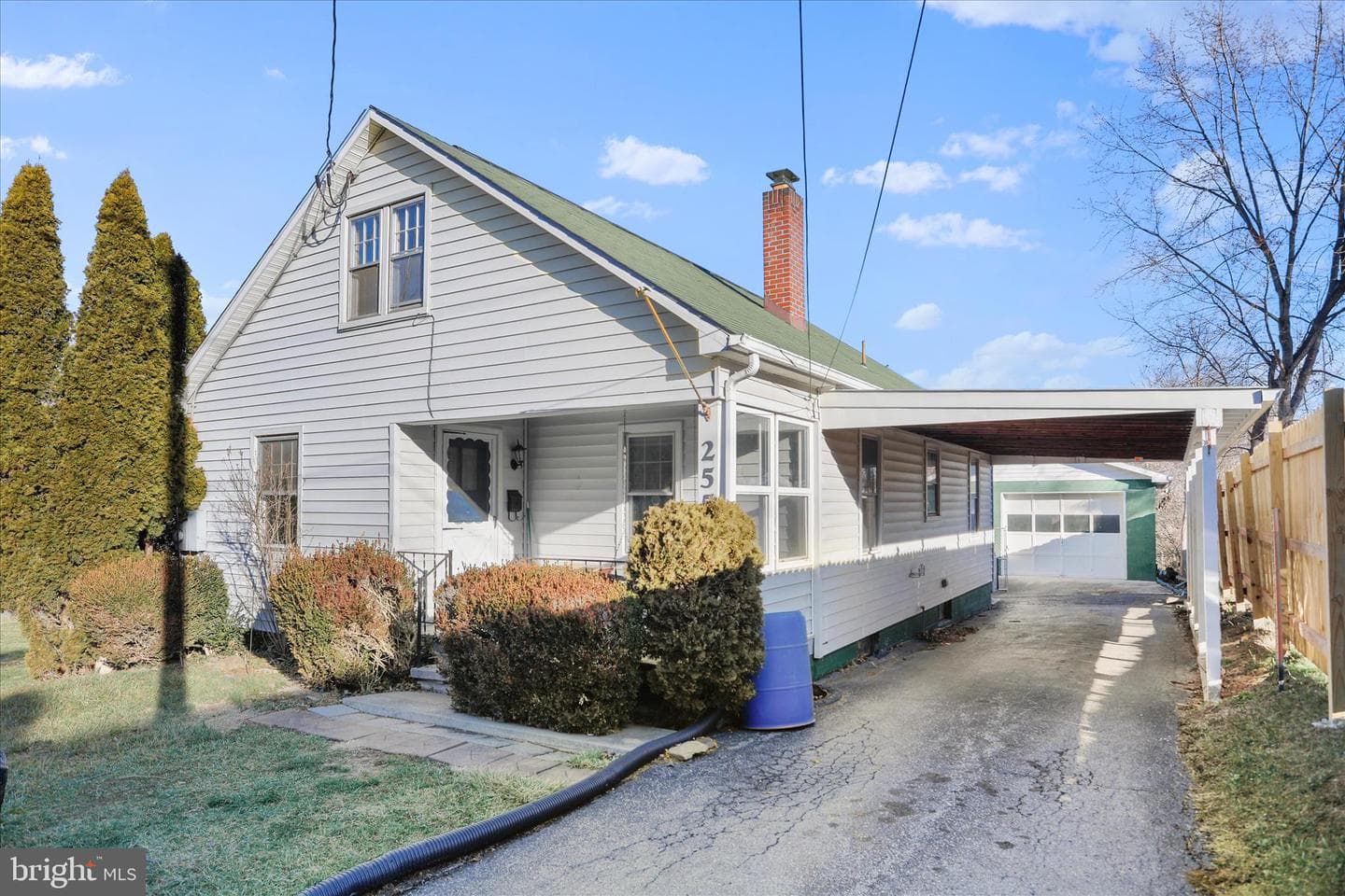 255 W Marathon Place