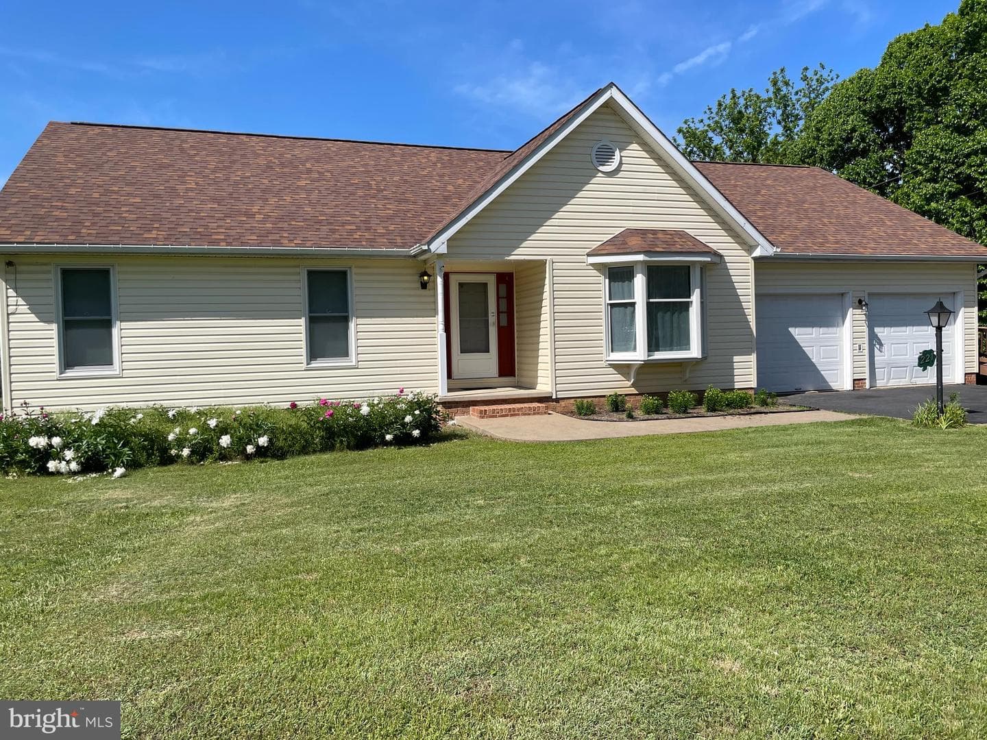 221 Deerfield Drive photo 1