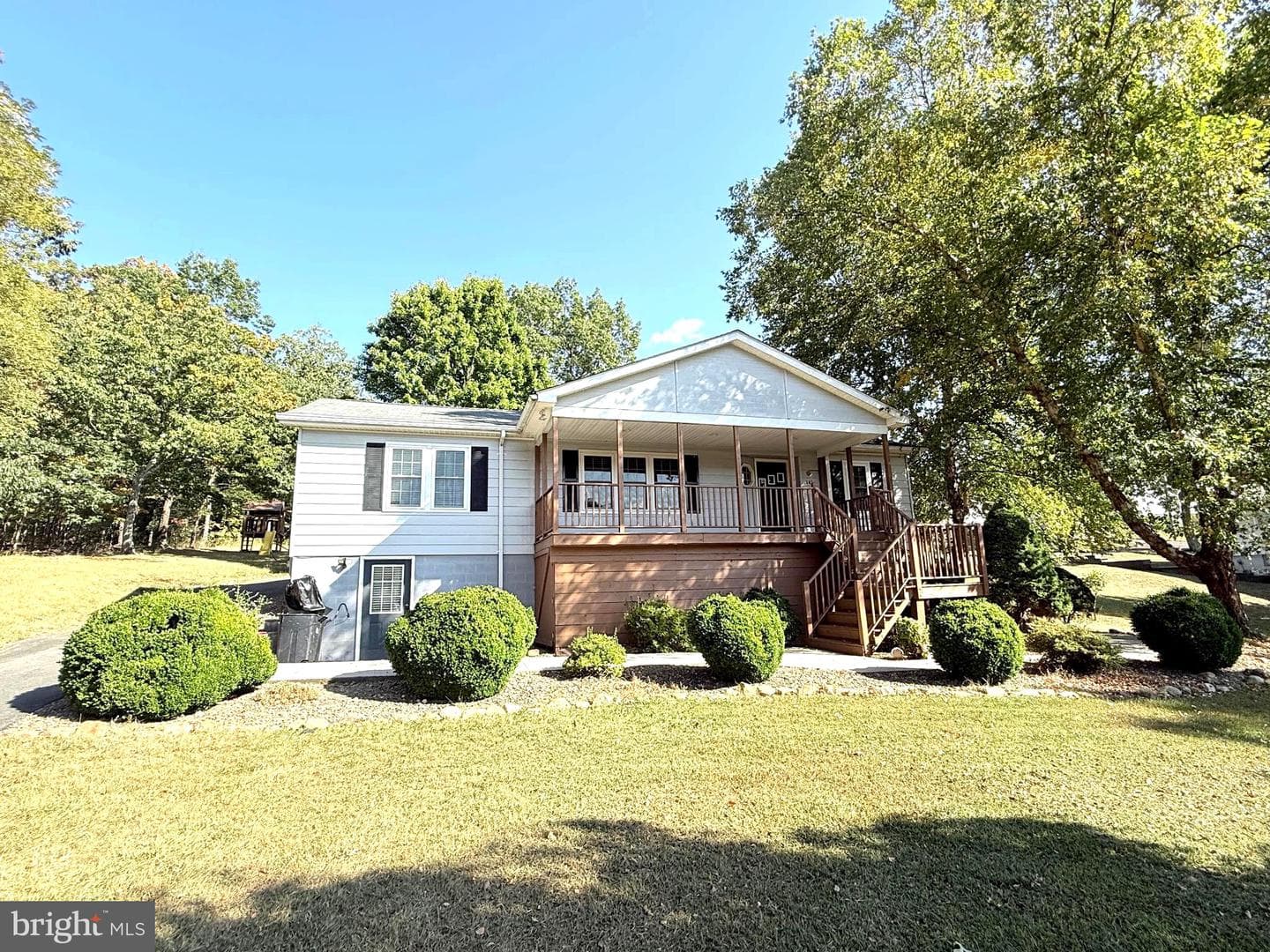 141 Peach Tree Lane photo 1