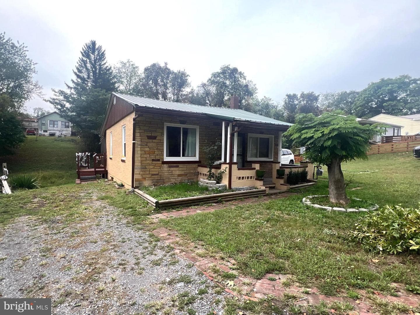 323 Richmond Street photo 1