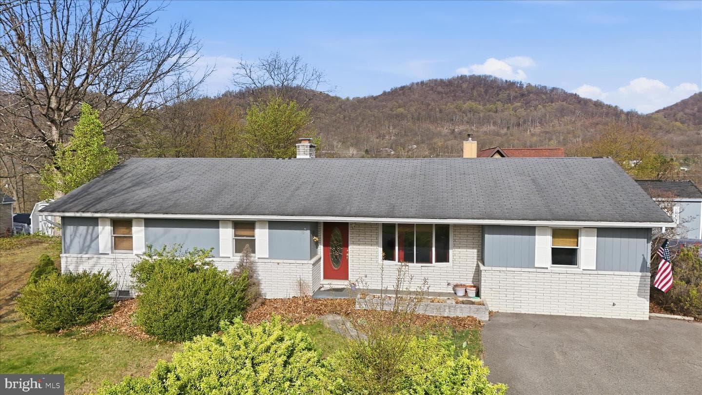 12 Juniper Drive photo 1