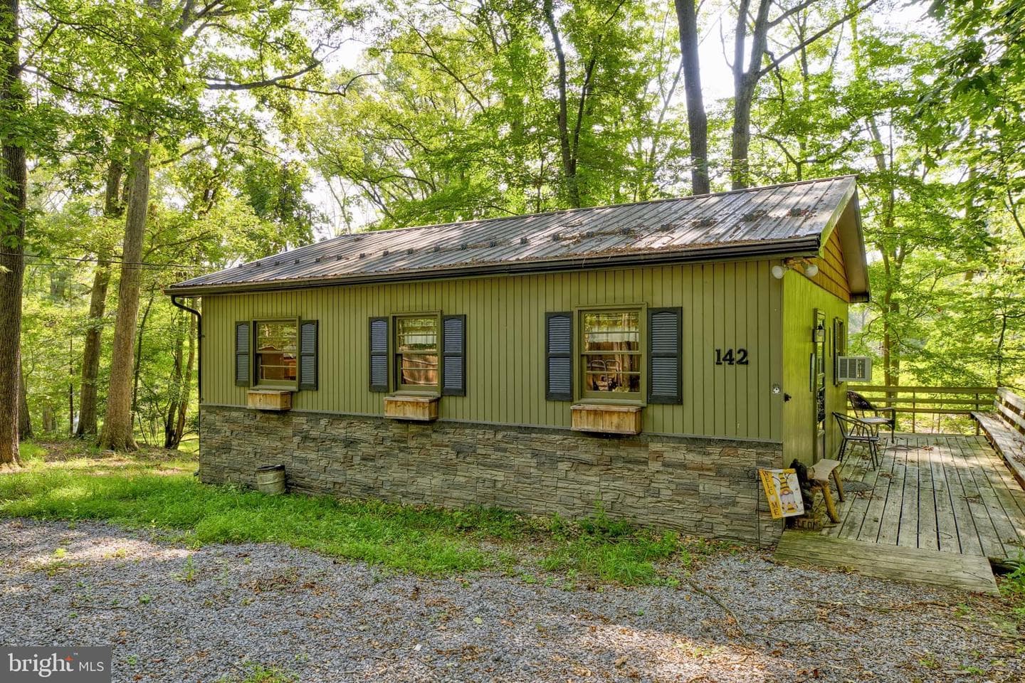 142 Redbud Lane photo 1