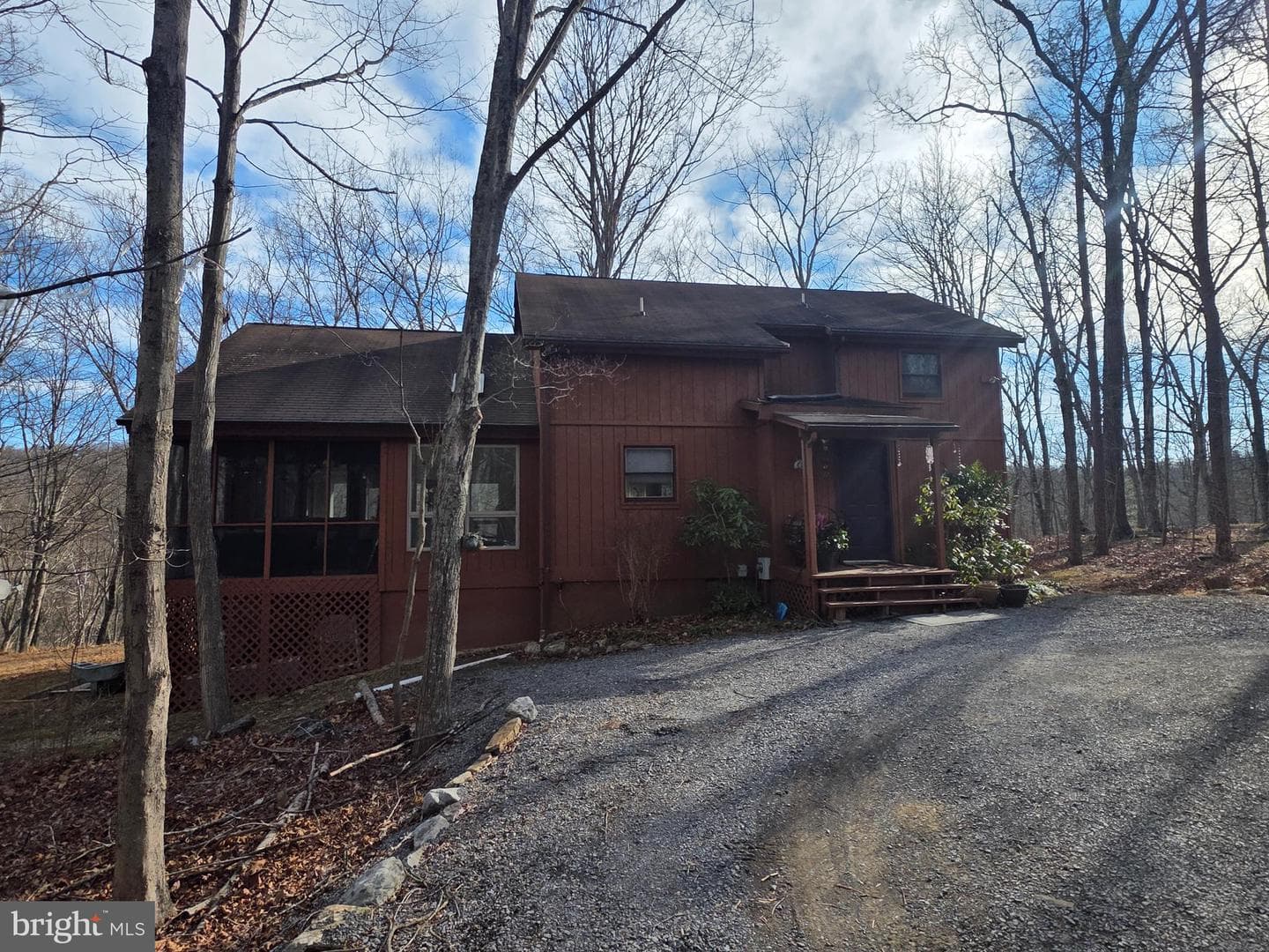 139 Cardinal Lane photo 1