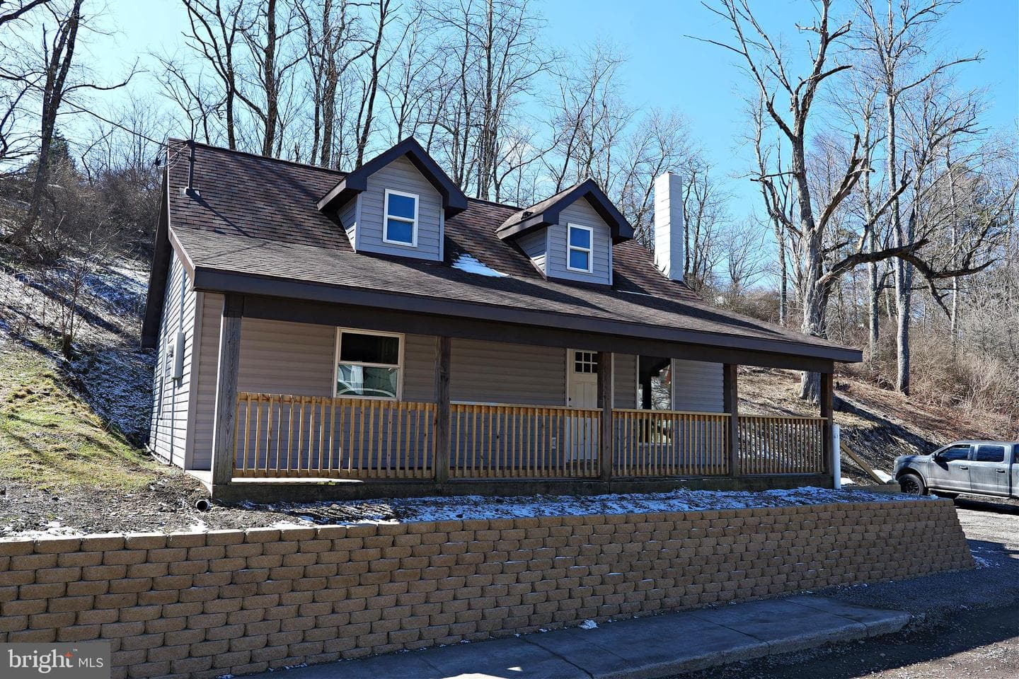 113 Ringer Avenue photo 1
